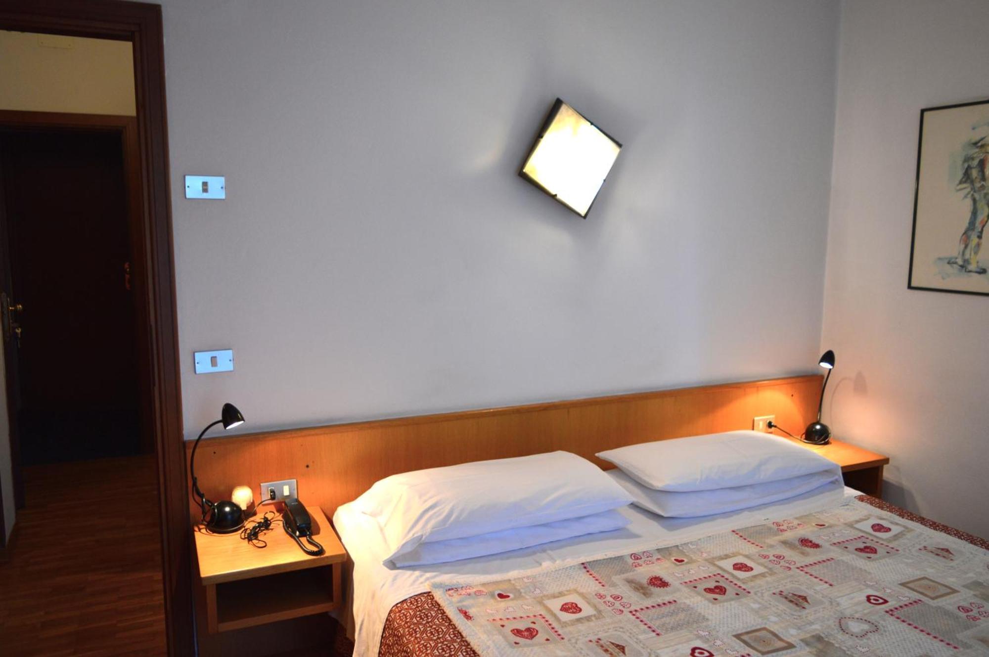 Hotel Wanda ピンツォーロ エクステリア 写真