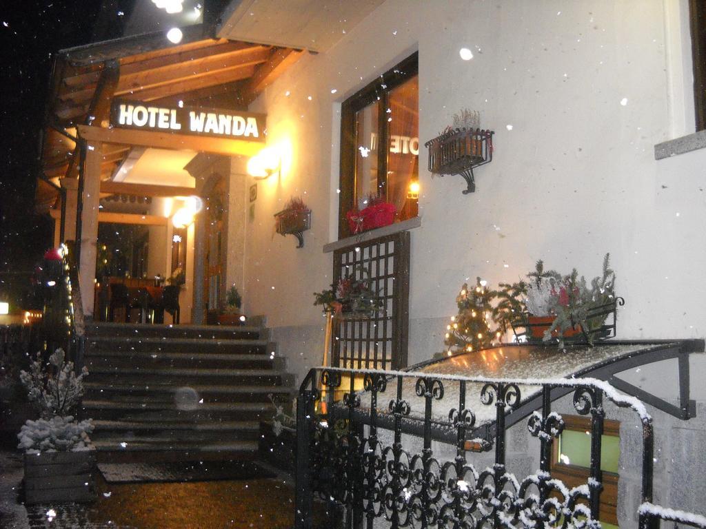 Hotel Wanda ピンツォーロ エクステリア 写真